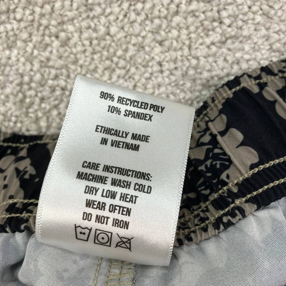 Cove Mens 36 Hybrid Performance Beige Black Snakeskin Print 5in Inseam